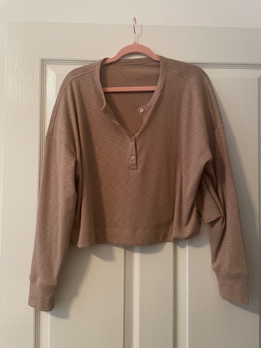 Vuori Cropped Henley Sweatshirt in Taupe